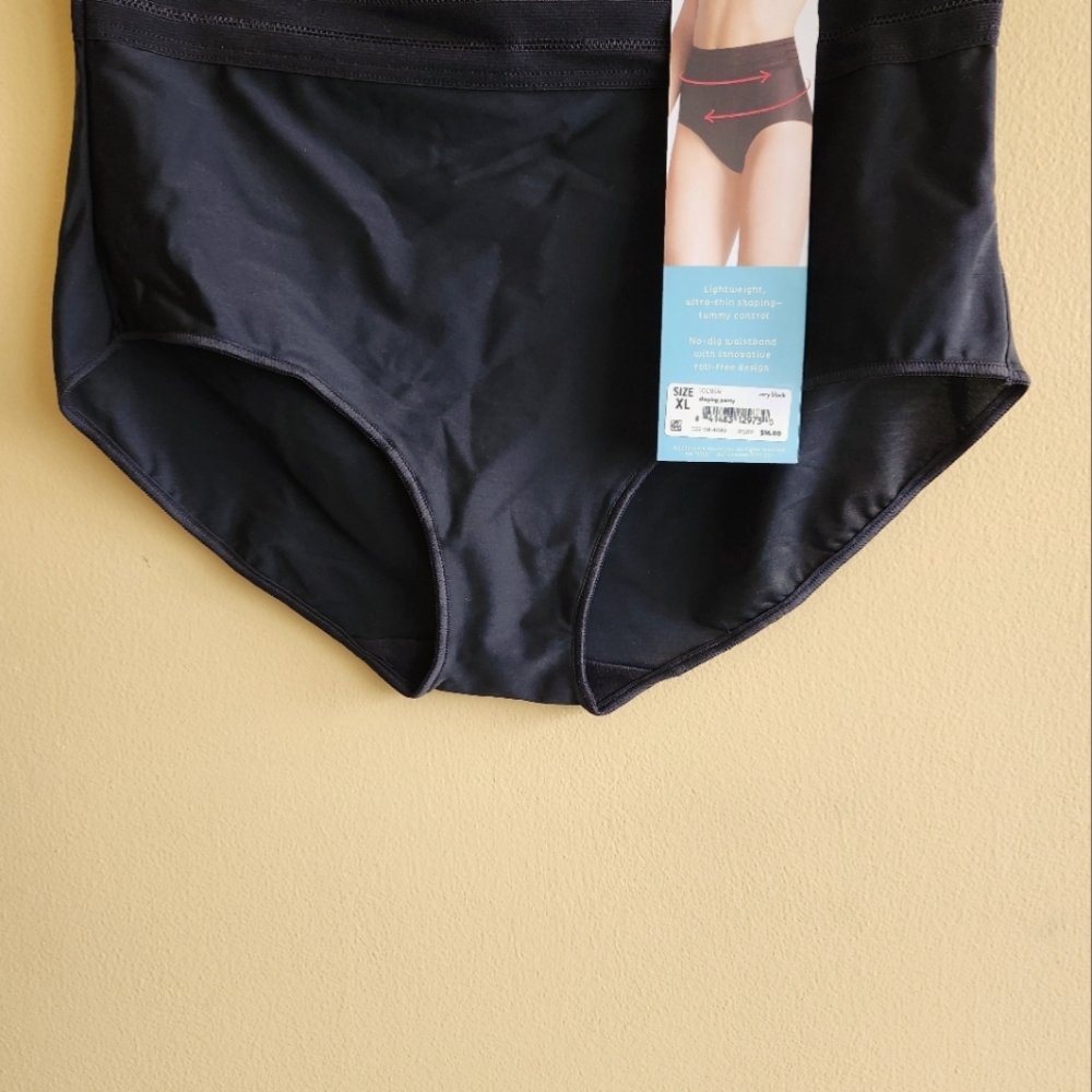Assets by Spanx Shaping Panty Size XL but more Medium waist 12.5 in, 12 in long,
